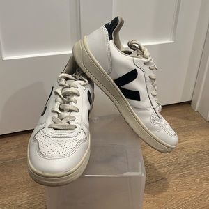 VEJA V-10 Sneaker Size 40 (9) Width M White/Black